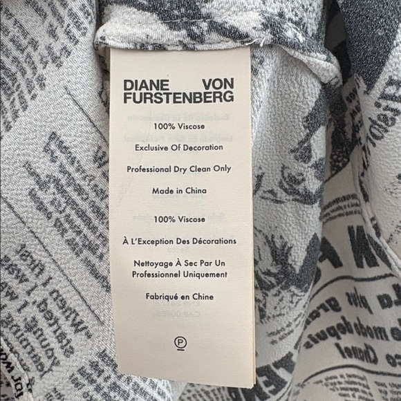 Diane Von Furstenberg Lorelei Two newspaper print crepe shirt size small novelty - Picture 9 of 9